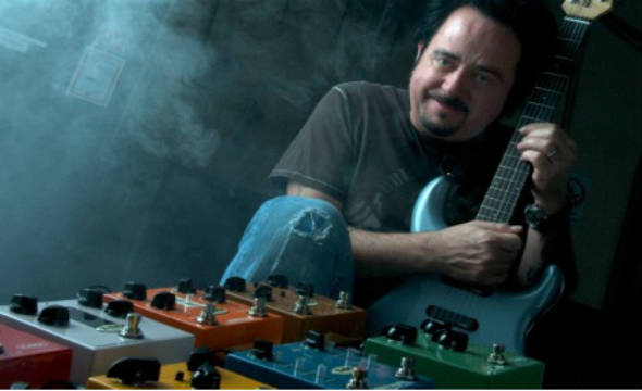 Lukather_with_t-rex_pedals