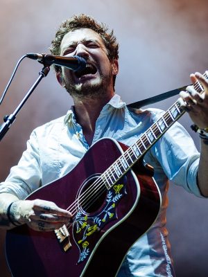 Highfield_-_Frank_Turner_(cropped)