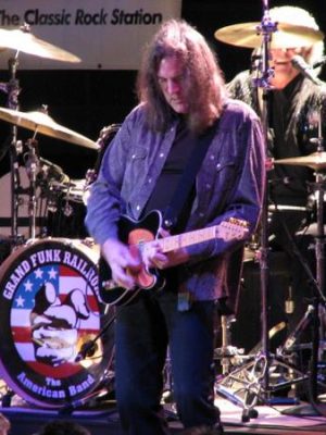 Max_Carl_with_Grand_Funk_Railroad_(Florida_2010)